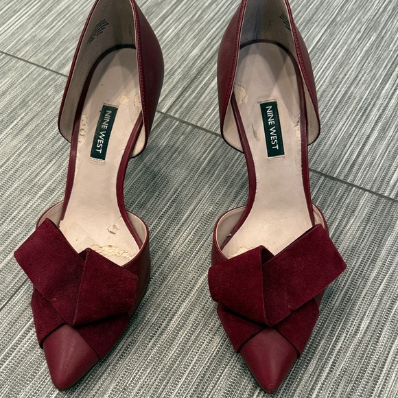 Nine West Burgundy Heels with Bow Detail - Picture 4 of 9
